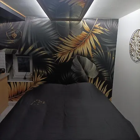 Room, L'aubertine