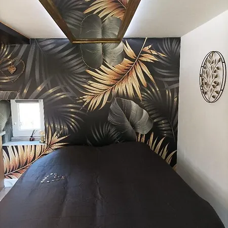 Holiday home Room, L'aubertine *